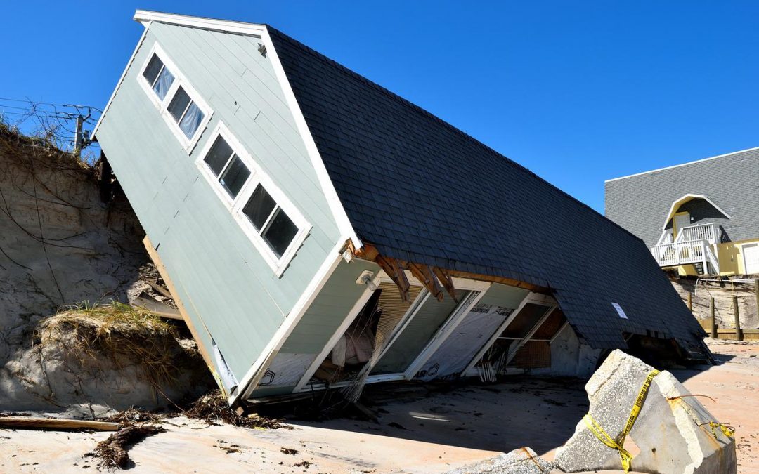 5 Ways Disaster Restoration Services Can Save Your Home or Business